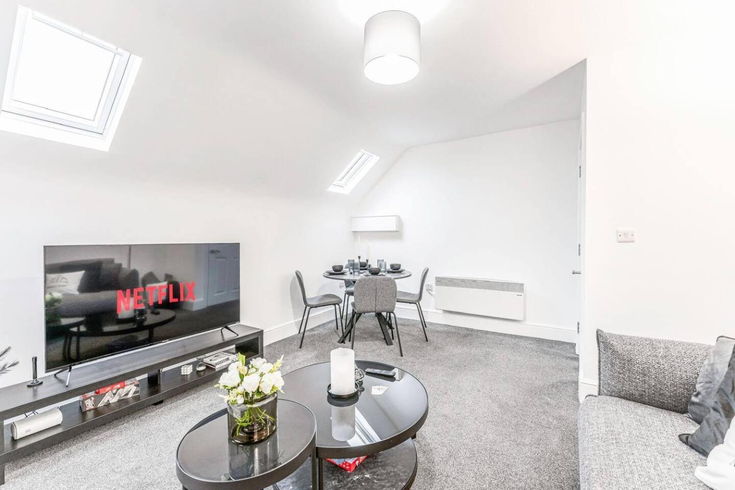 Modern Apartment In Central Location With Free Parking, Fast Wifi, Smart Tv With Netflix, Prime And Disney By Yoko Property Nottingham Exterior photo