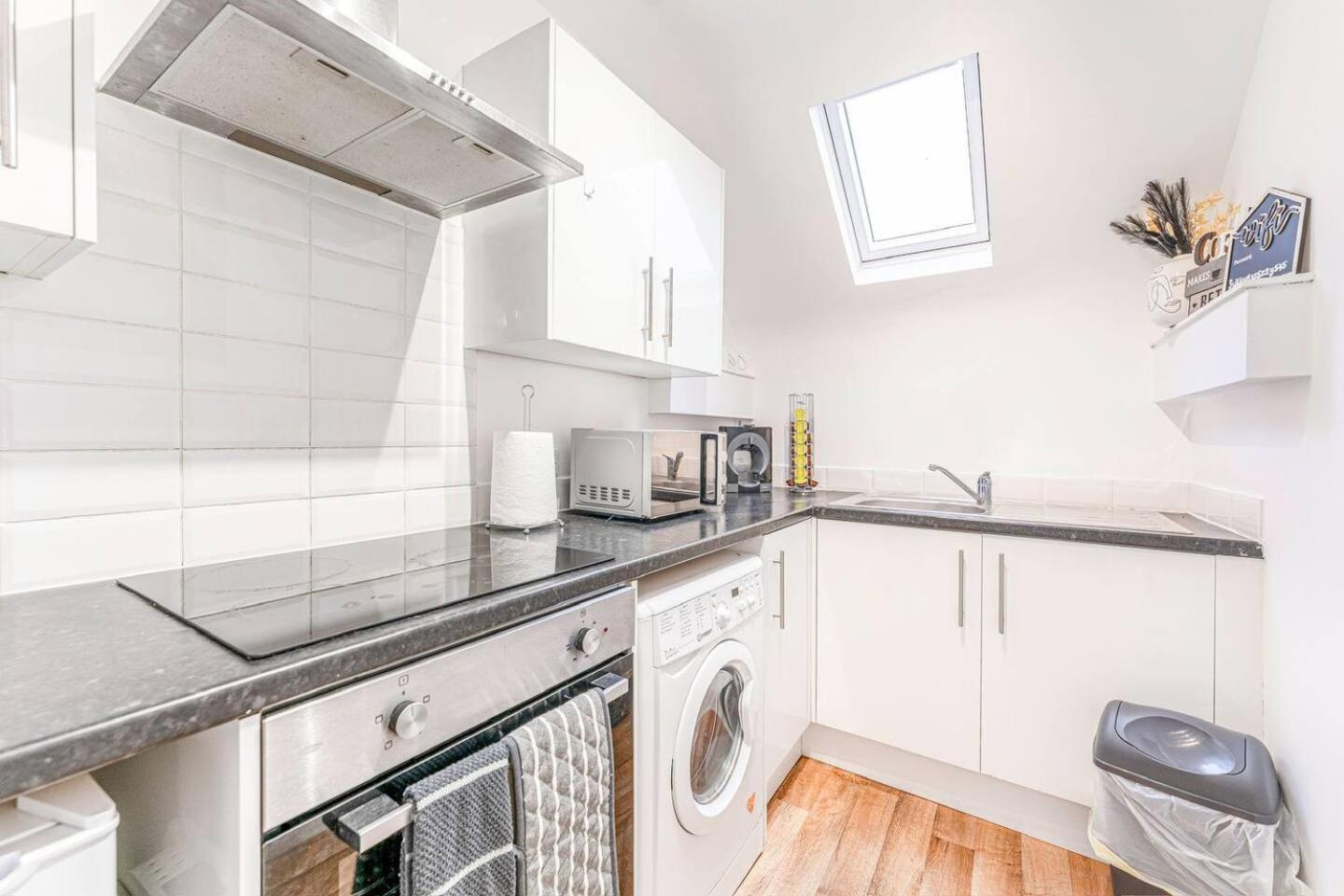 Modern Apartment In Central Location With Free Parking, Fast Wifi, Smart Tv With Netflix, Prime And Disney By Yoko Property Nottingham Exterior photo